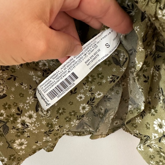 BNWT Stradivarius Green Floral Blouse (small) - Picture 4 of 4